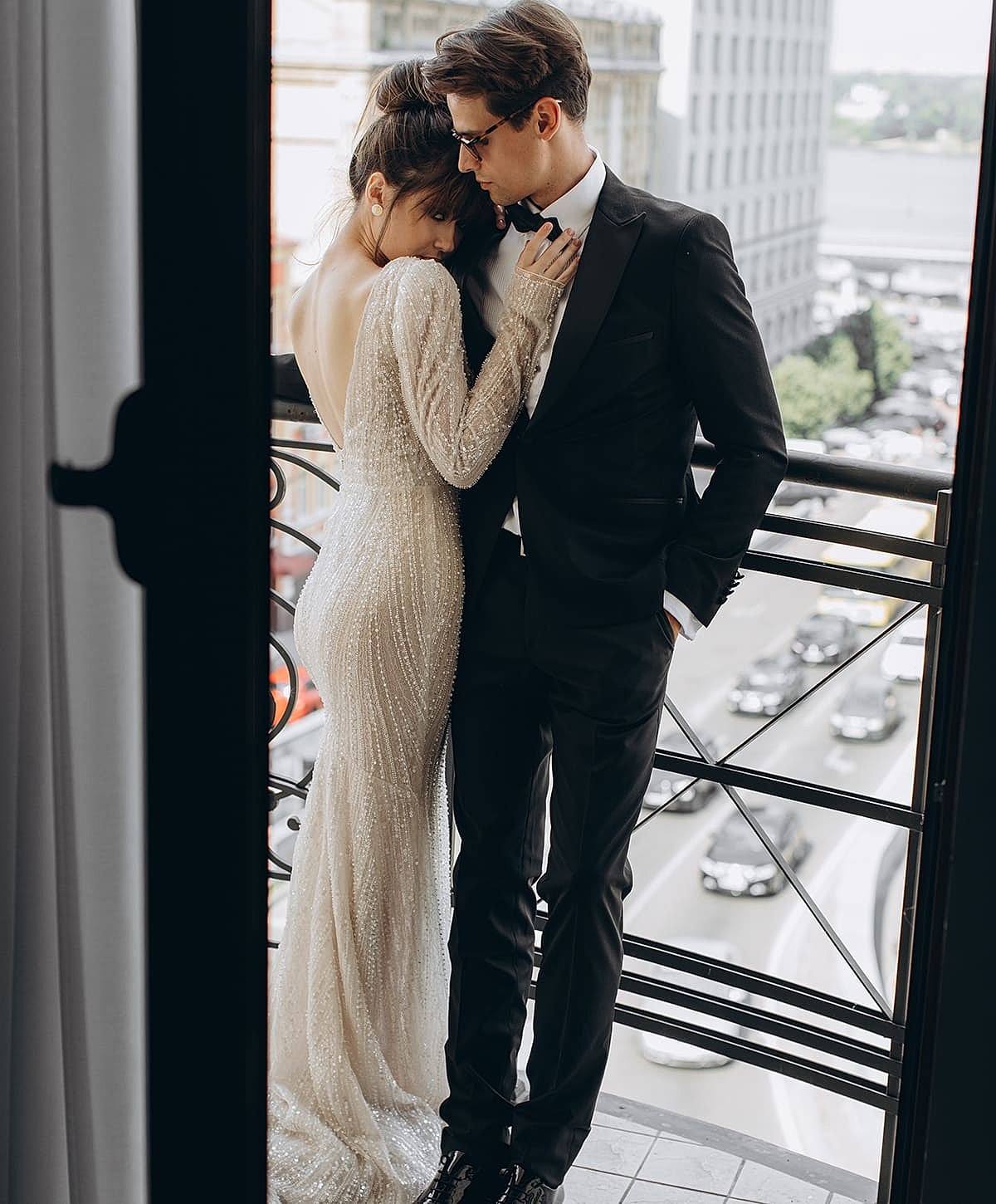 manhattan specialty packages model with dark hair