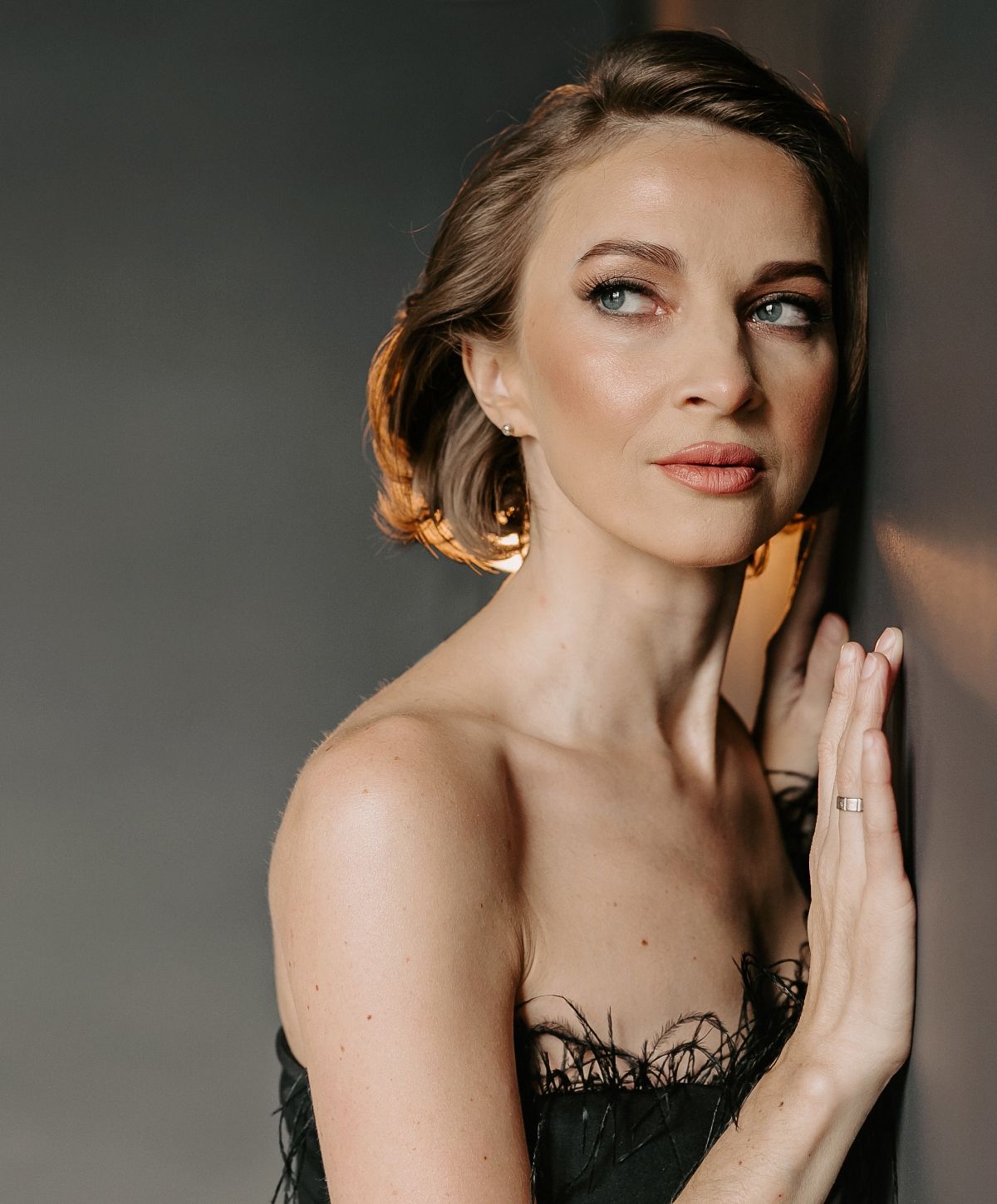 manhattan morpheus8 model with blue eyes