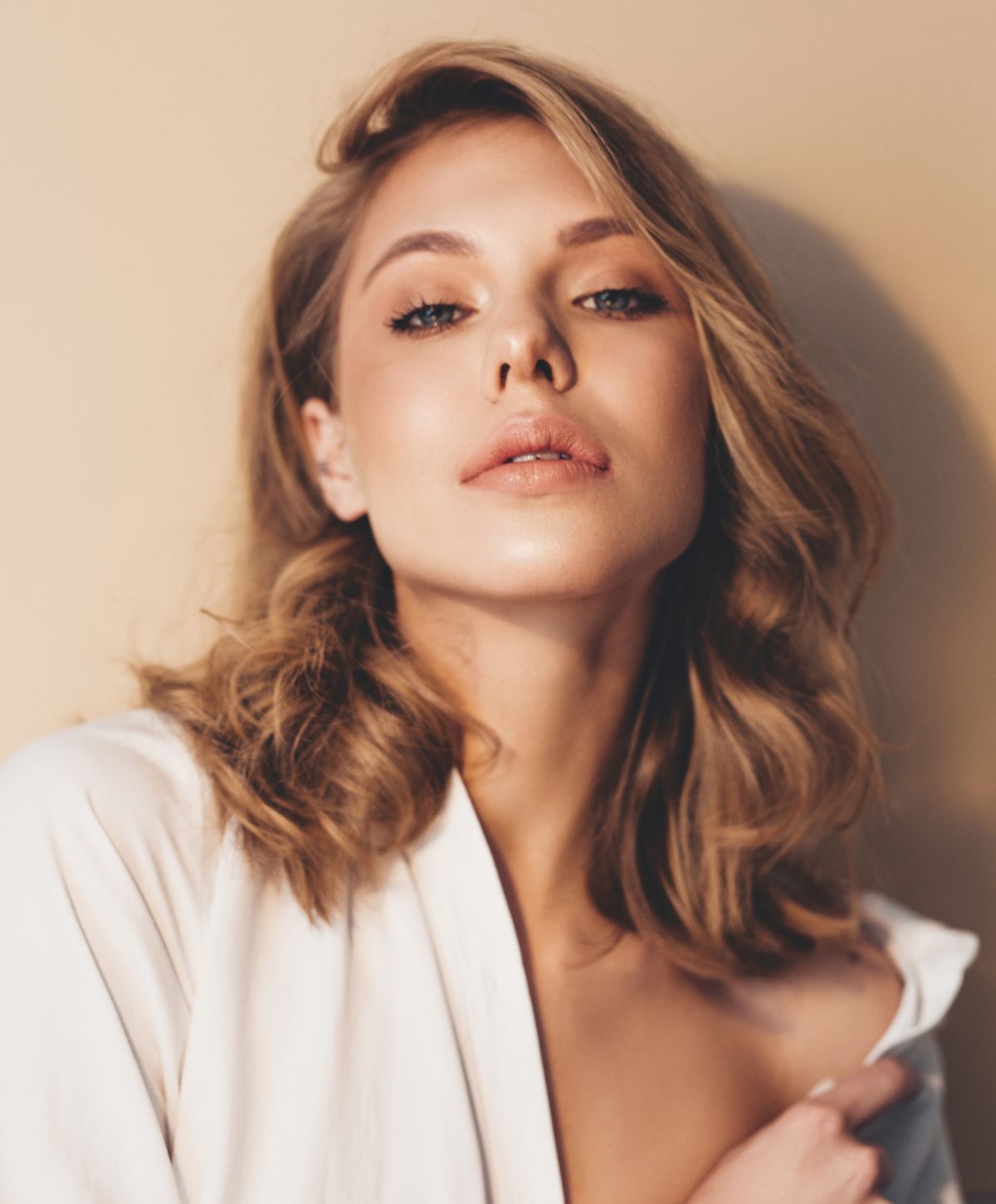 manhattan laser skin rejuvenation model with blonde hair