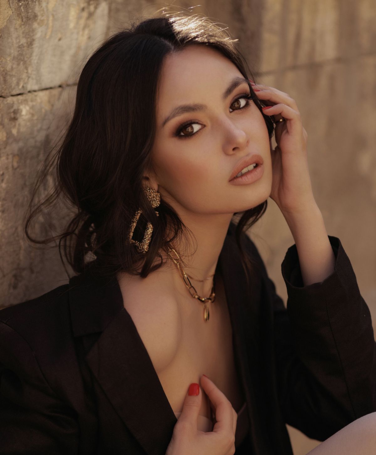 manhattan morpheus8 model with black hair