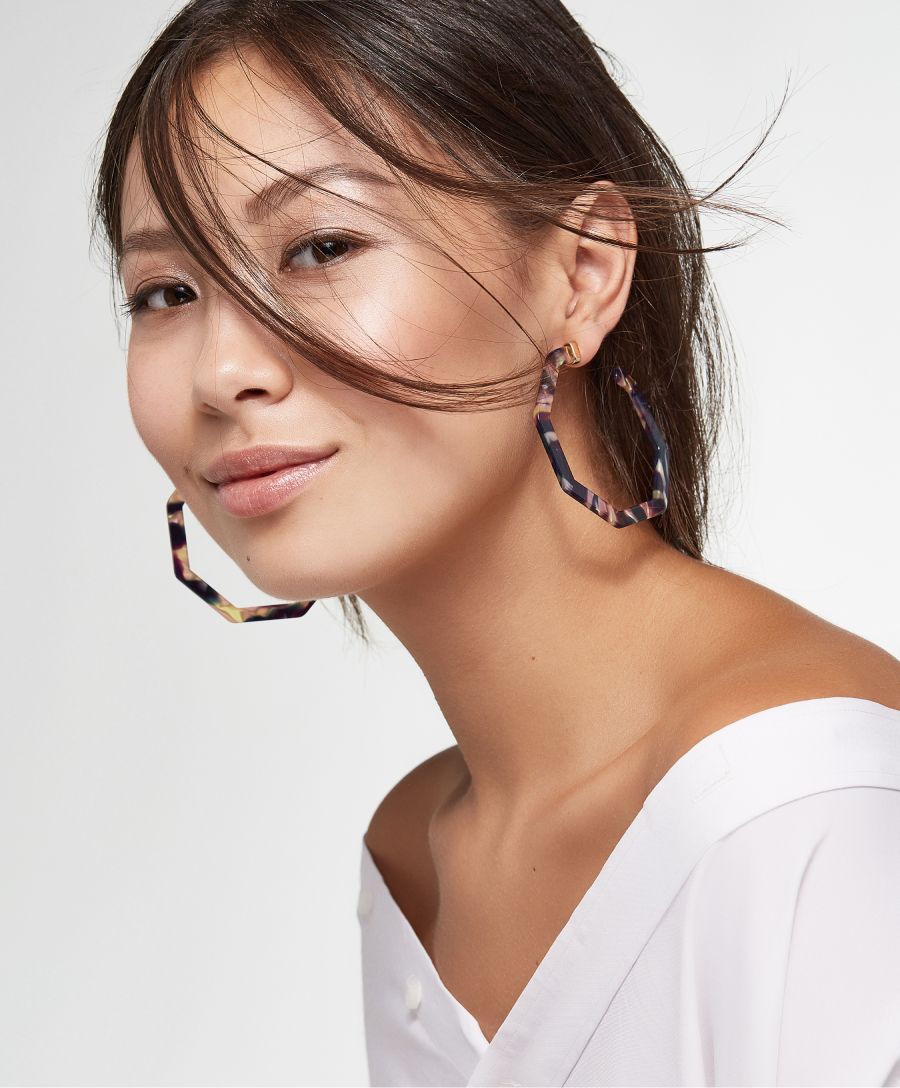 manhattan specialty packages model with dark hair